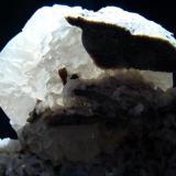 Calcita con Dolomita
Mina Moscona, Solís, Corvera, Asturias, España
26x13x10 cm
Mismo cristal anterior iluminado por detrás. (Autor: D.N.S.Borràs)