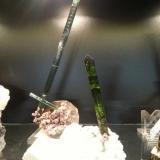 Turmalina
Pederneira, Brasil
cristales de 35 y 13cm respectivamente (Autor: Raul Vancouver)