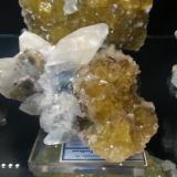 Calcita, Fluorita
Mina Moscona, Solis, Asturias, España
15x12, cristal de 4cm (Autor: Raul Vancouver)