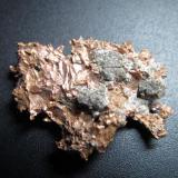 Cobre nativo
Minas del Lago Superior, Península de Keweenaw, Michigan, Estados Unidos
3 cm. de longitud mayor (Autor: prcantos)