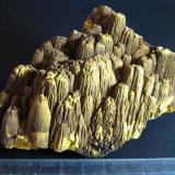Limonita
12 x 7 cm.
Mina Trinidad, Benalmádena, Málaga, Andalucía, España
Las formaciones columnares miden 3 cm. (Autor: prcantos)