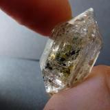 Cuarzo<br />La Cabaña, Valdelmar, zona minera de Berbes, Berbes, Ribadesella, Comarca Oriente, Principado de Asturias (Asturias), España<br />3,5 x 1,5 cm.<br /> (Autor: javier ruiz martin)