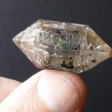 Cuarzo<br />La Cabaña, Valdelmar, zona minera de Berbes, Berbes, Ribadesella, Comarca Oriente, Principado de Asturias (Asturias), España<br />3,5 x 1,5 cm.<br /> (Autor: javier ruiz martin)