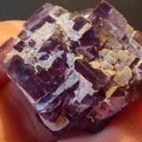 Fluorita y barita<br />La Cabaña, Valdelmar, zona minera de Berbes, Berbes, Ribadesella, Comarca Oriente, Principado de Asturias (Asturias), España<br />3,5 x 3 cm.<br /> (Autor: javier ruiz martin)