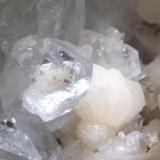 Apofilita con Estilbita
Maharashtra, India
15X8,5 cm. - cristal mayor de 3 cm. (Autor: jose Arijo)