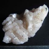 Dolomita
Marruecos
4x3 cm.
Agregado de cristales rosados con gránulos oscuros no identificados; quizá algún sulfuro (ver http://www.foro-minerales.com/forum/viewtopic.php?p=85094#85094 ). (Autor: prcantos)