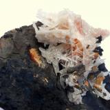 Cerusita -  
Mina Luis  (filón Norte)  - Minas del General - Cabezarrubias del Puerto - Valle de Alcudia - Ciudad Real - Castilla La Mancha - España -
7,5 x 5,7 x 3,6 cm (Autor: Martí Rafel)