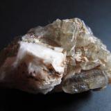 Cerusita
Mibladen, Midelt, Marruecos
3’5 x 2 cm.
Agregado de cristales de buen tamaño pero mal rematados.  Dan fluorescencia amarilla con luz ultravioleta. (Autor: prcantos)