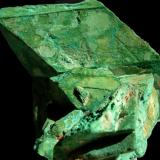 Calcita
Mina Camp Verde, Yavapai co., Arizona, EEUU.
40 x 54 x 37 mm.
Pseudomorfica de glauberita. Creo que el color verde es teñido. (Autor: José Luis Zamora)