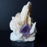 Fluorita y barita<br />La Cabaña, Valdelmar, zona minera de Berbes, Berbes, Ribadesella, Comarca Oriente, Principado de Asturias (Asturias), España<br />6 x 5 cm.<br /> (Autor: javier ruiz martin)