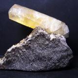 Calcita
Sweetwater Mine - Missouri - EEUU
7,5 x 3,5 ( cristal de 6x2,5 cm)
Vista trasera. (Autor: panchito28)