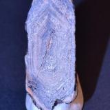 Cuarzo ahumado (sección longitudinal)
Brañes, Oviedo, Asturias
3,5 x 1,5 cm.
Una curiosidad, sección longitudinal de un cuarzo biterminado. Fantasmas ? o simplemente marcas de crecimiento del cristal (Autor: Quexigal)