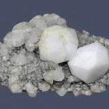 Analcime and calcite
Prospect Park Quarry, Prospect Park, Passaic County, New Jersey, USA
9.3 x 5.9 cm
Analcime crystals to 3.1 cm with calcite (Author: Frank Imbriacco)