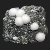 Natrolite
Millington Quarry, Bernards Township, Somerset County, New Jersey, USA
7.6 x 7 cm
Natrolite spheres to 1.5 cm on scoria (Author: Frank Imbriacco)