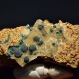 Malaquita sobre dolomitaTeresita Mine (Aramo Mine; Texeo Mines), Llamo, Riosa, Comarca de Oviedo, Principality of Asturias (Asturias), Spain8 x 4 cm. (Autor: Quexigal)
