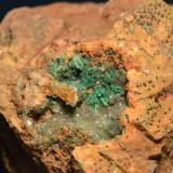 Malaquita pseudomórfica de cobre sobre dolomitaTeresita Mine (Aramo Mine; Texeo Mines), Llamo, Riosa, Comarca de Oviedo, Principality of Asturias (Asturias), Spain11 x 10 cm. (Autor: Quexigal)