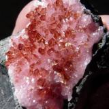 Shigaite and Rhodochrosite
N&rsquo; Chwaning 2 (KMF)
33 x 31 mm (Author: Pierre Joubert)