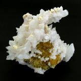 On a base of cubic Fluorite of honey yellow color, very bright and partially covered by little crystals of Barite, grows the Calcite crystals, doubly terminated and with dominant very acute scalenohedron faces.
Moscona Mine (Author: Joan Rosell)