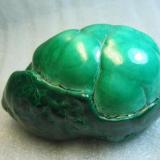 Malachite like a tomato Size: 8*5.5*4 cm From TongLu Mountain Mine of DaYe (Author: EastCulture)