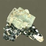 Fluorite
Gibraltar Mine, Naica, México.
5,5 x 6,8 x 4,9 cm
main crystal 3,7 x 3,7 x 4,1 cm (Author: Carles Curto)
