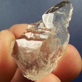 Quartz
Villiersdorp, Western Cape, SA
41 x 23 x 11 mm
A peculiar ’floater’ (Author: Pierre Joubert)