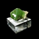 Sphalerite, prehnite
Trautvetter quarry, Steinperf, Dillenburg, Hesse, Germany.
2 x 1,5 cm
Grass green sphalerite twin with some prehnite matrix. Steinperf is famous for green sphalerites, partly very gemmy so that they could be cut. (Author: Andreas Gerstenberg)
