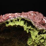 Calcita (con inclusiones de hematites), Motramita tubular
Mina Tsumeb, Namibia
9 x 6 aprox. (Autor: Iván Blanco (PDM))