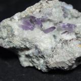 Amatista y Calcita? - Fluorescente
Cerdeña, Italia.
40 x 25 mm
De esta pieza no tengo claro si es calcita o aragonito (lo fluorescente), el caso es que me lo vendieron como cuarzo, y no me facilitaron más sobre su localización. (Autor: Daniel C.M.)