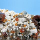 Spessartine, orthoclase, quartz, muscovite (Author: Carles Millan)