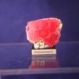 Rhodochrosite
Wutong (Wudong) Mine, Liubao Wuzhou, Guangxi Zhuang. A.R., China
3.3 x  3.0 x  2.5 cm (Author: Don Lum)