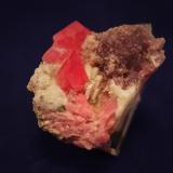 Rhodochrosite, Fluorite, Chalcopyrite, Quartz
Guangxi, China
5.5 x 4.5 x 2.8 cm (Author: Don Lum)