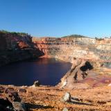 Filón Norte, Tharsis, Alosno, Huelva, Spain
Filon Norte open pit. At left, the PQ group. At center, the massive sulfide hosted in dark shale is visible. (Author: Cesar M. Salvan)