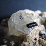 Apatito, chorlo (miembro del grupo de la turmalina)
Pakistán
8 mm. el lado del hexágono x 1 cm. de altura
Detalle del cristal anterior (Autor: prcantos)