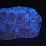 Microclina - Fluorescente
Tamminen Quarry, Greenwood, Maine, USA.
72 x 53 mm
Luz UV onda corta. (Autor: Daniel C.M.)