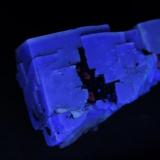 Fluorita, Calcita, Pirita - Fluorescente
El Hamman, Meknés-Tafilalet, Marruecos.
8 x 4 cm
Luz onda corta (Autor: Daniel C.M.)