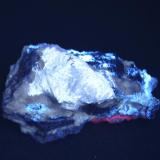 Estroncianita - Fluorescente
Whitesmith mine, Strontian, Highland, Escocia.
6 x 5 cm
UV onda corta. (Autor: Daniel C.M.)