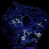 Cerusita - Fluorescente
Cantera San Valentín, La Unión, Murcia, España
10 x 10 cm aprox.
UV Onda Media (Autor: Iván Blanco (PDM))