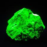 Willemita - Fluorescente
Franklin, Nueva Jersey, EEUU
72 x 64 x 41 mm
La Willemita bajo UV onda corta es verde. (Autor: Juan María Pérez)