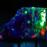 Clinohedrita con Willemita - Fluorescente
Franklin, Nueva Jersey, EEUU
73x46x44 mm
La Willemita con onda corta es verde, la Clinogumita amarillo anaranjado y la Calcita roja. (Autor: Juan María Pérez)