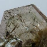 Apatito, Moscovita
Panasqueira, Beira Baixa, Portugal
5 x 4 cm. El Apatito 1 cm.

Detalle de las inclusiones (Autor: javier ruiz martin)