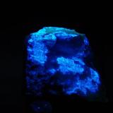 Scheelita con Cuarzo - Fluorescente
Standard Mining & Milling Company Mine, Grass Valley, Nevada Co, California, EEUU
74 x 54 x 38 mm
Luz UV onda corta.
Scheelita es azul. (Autor: Juan María Pérez)