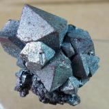 Hematite
Volcán Payún Matrú, Malargüe, Mendoza, Argentina
3,5 x 3 cm
Hematite Pseudomórfico de Magnetita (Variedad Martita) (Autor: molsina)