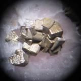 Pirita.<br />Pedrera Berta, Turó de Can Domènech, Serra de Roques Blanques, Sant Cugat del Vallès-El Papiol, Comarca Vallès Occidental / Baix Llobregat, Barcelona, Cataluña / Catalunya, España<br />Grupo de cristales de 5 mm. aprox.<br /> (Autor: Carles Rubio)