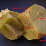 Apofilita-(KF), estilbita-Ca
Nasik, Maharashtra, India
10 x 6 x 6 cm
Indicación de las caras. Estos cristales casi flotantes -sólo un contacto con otro cristal por la parte de atrás- permiten la manipulación y el estudio de los prismas tetragonales gracias también a su buen tamaño. (Autor: Antonio Alcaide)