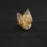 Calcita  - Fluorescente.
Holloway Quarry (Rockwood Quarry), Berlin Township, Newport, Monroe Co., Michigan, USA
35 x 28 x 15 mm (Autor: Daniel C.M.)