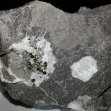 Pirita, Calcita
Duff Quarry - Huntsville - Logan Co. - Ohio - USA
7 x 5 x 2 cm (Autor: Celso)