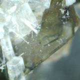 Clinopiroxeno y nefelina
Eifel, Rhineland-Palatinate, Alemania
400X
Cristales verdes de clinopiroxeno y prismas blancos de nefelina.  Micro de una paragénesis característica de la localidad, llamada "Kluftparagenese" que incluye también la melilita.  Ver http://www.foro-minerales.com/forum/viewtopic.php?t=8865 . (Autor: prcantos)