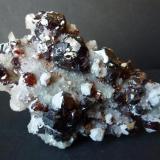 Esfalerita, Cuarzo y Calcita
Deposito Kangjiawan, Hengyang Pref., Hunan, China
10 x 6 cm. (Autor: javier ruiz martin)