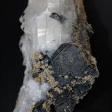 Ferberita + Siderita + Cuarzo + Fluorapatito
Panasqueira, Covilhã, Castelo Branco, Portugal
145 x 56 x 65 mm. (Autor: José Luis Zamora)