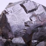 Galena
Trep&#269;a, Kosovska Mitrovica, Kosovo
5 x 4 cm aprox.
Cristales cubo-octaédricos mostrando escalones de crecimiento helicoidal. (Autor: Iván Blanco (PDM))